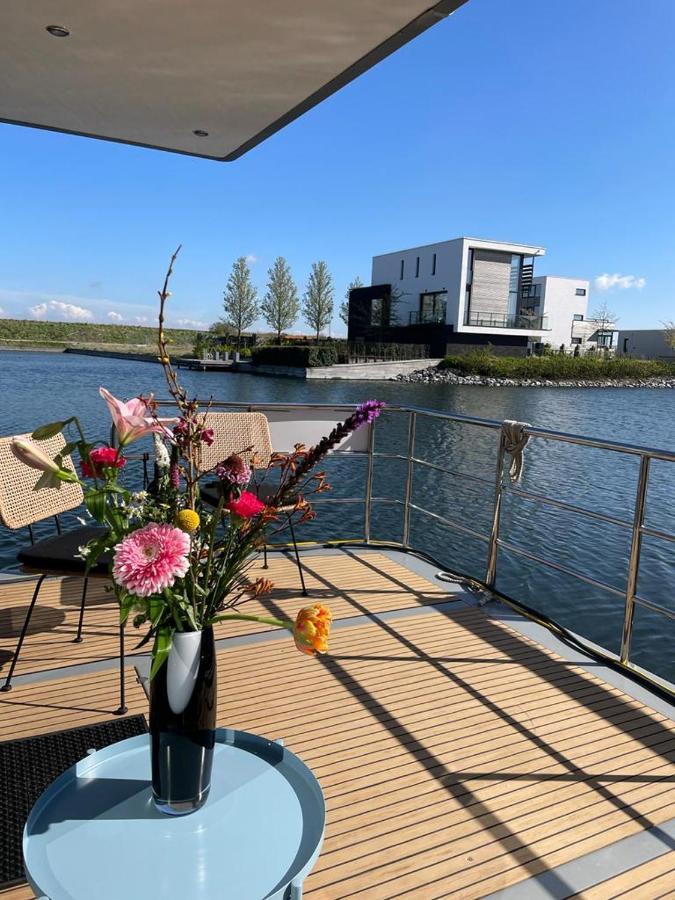 Отель Houseboat Камперланд Экстерьер фото
